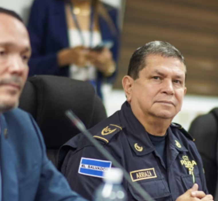 El Salvador: director de la policía sugiere que podría comenzar proceso penal contra periodistas por caso tregua de pandillas
