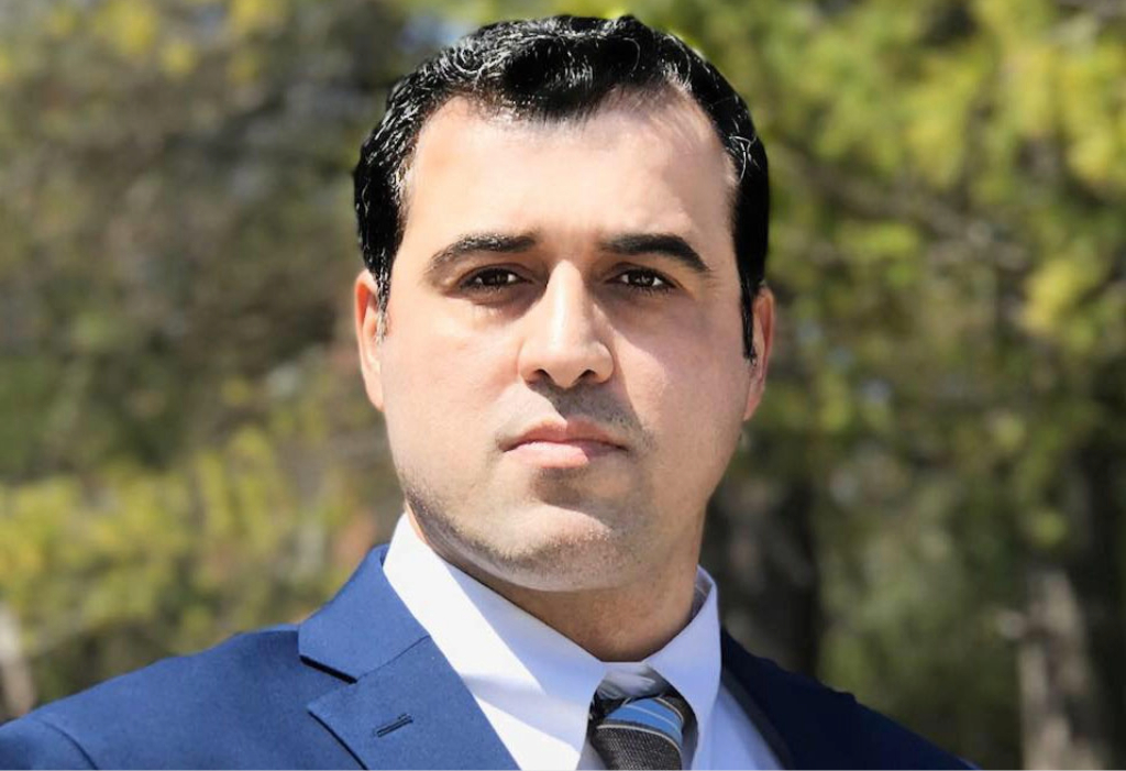 Periodista persa de la VOA afirma que fue despedido por la cobertura de Reza Pahlavi