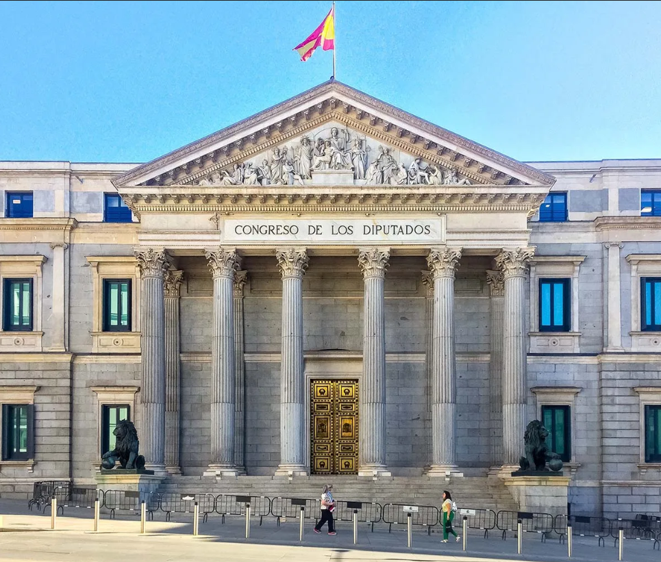 El Congreso aprueba nuevas normas para regular la actividad de los periodistas acreditados